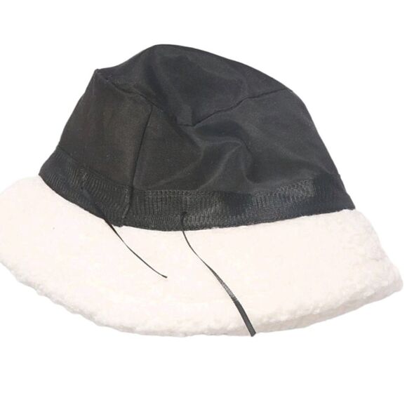 Heart Embroidered Fuzzy Hat - Picture 6 of 7